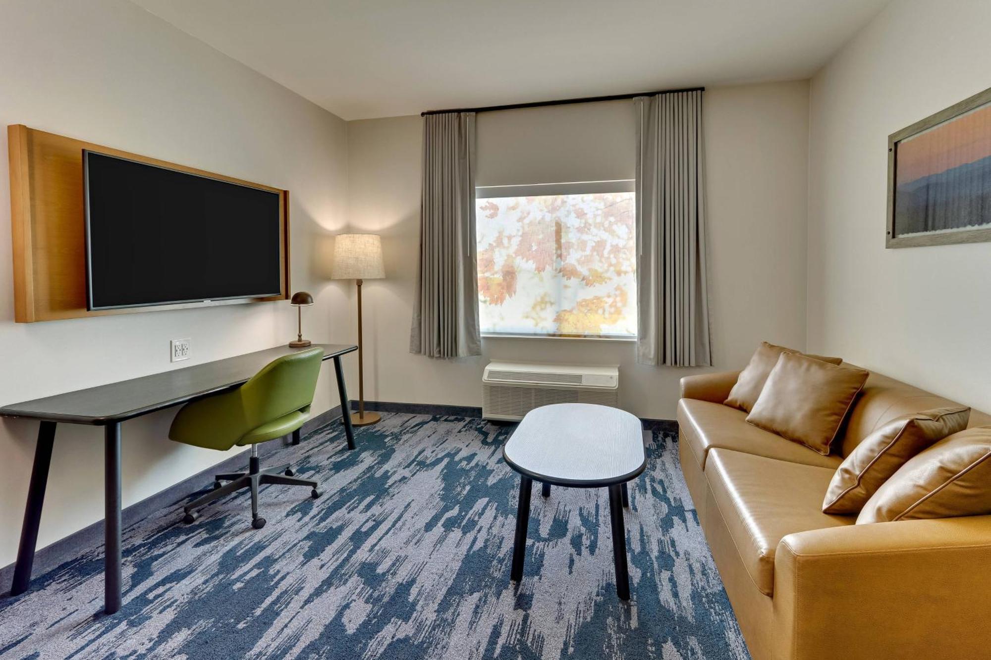 Fairfield Inn & Suites By Marriott Dallas Love Field Exterior photo
