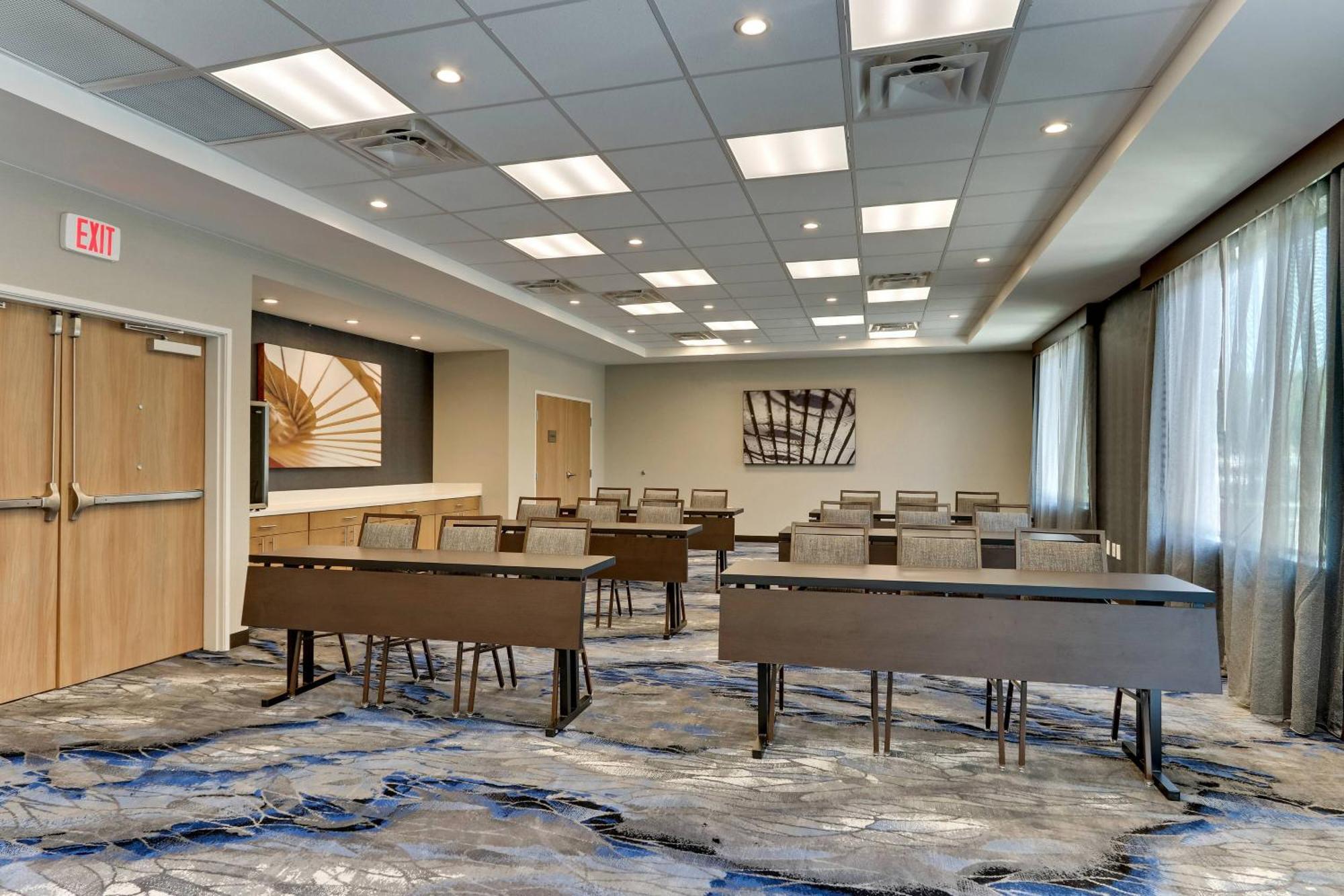 Fairfield Inn & Suites By Marriott Dallas Love Field Exterior photo