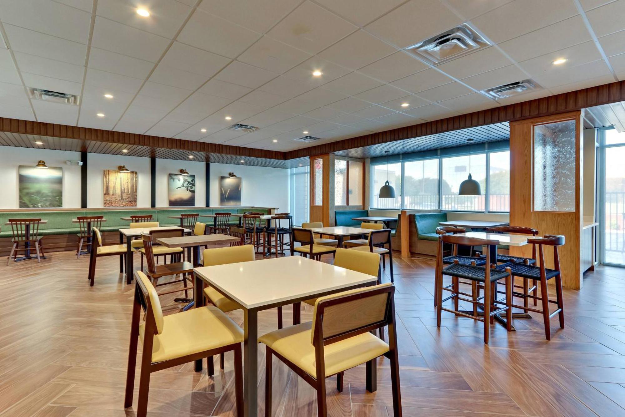 Fairfield Inn & Suites By Marriott Dallas Love Field Exterior photo