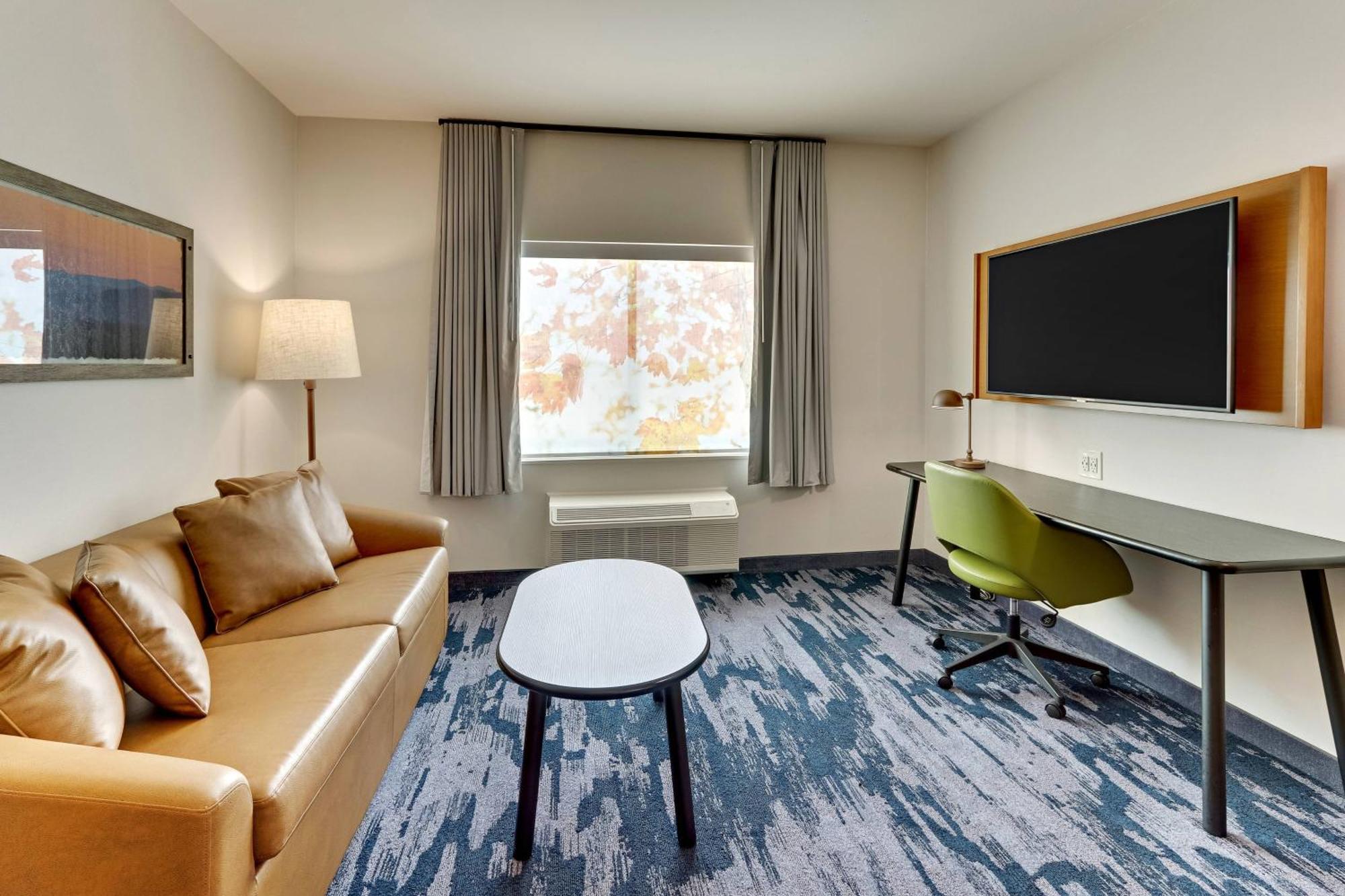 Fairfield Inn & Suites By Marriott Dallas Love Field Exterior photo